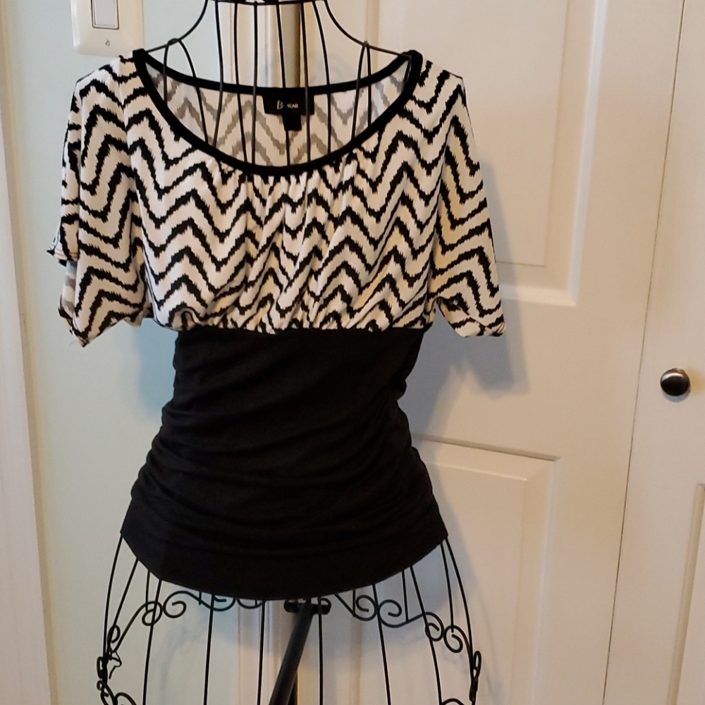 Short Sleeve Flattering Tunic Bouse Size Small